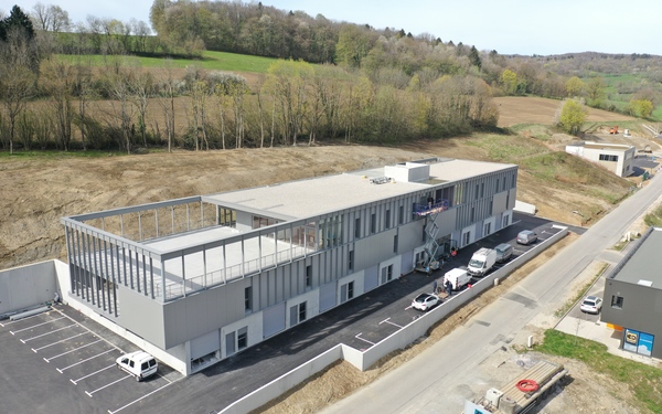 Construction d'un bâtiment mixte à POISY