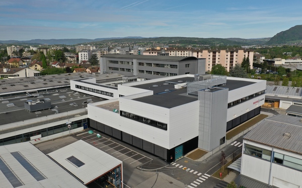 Construction d'un bâtiment mixte (74)