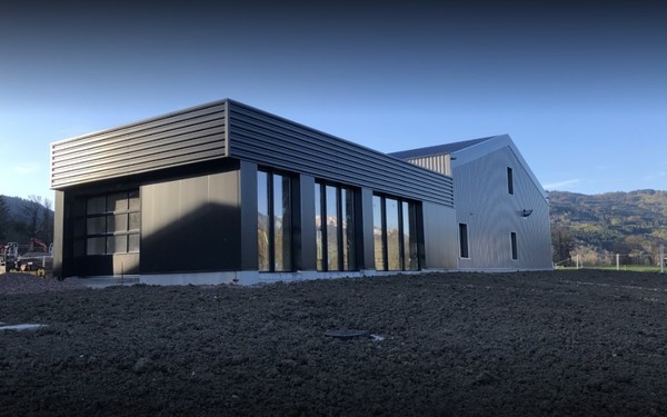 Construction d'un bâtiment automobile